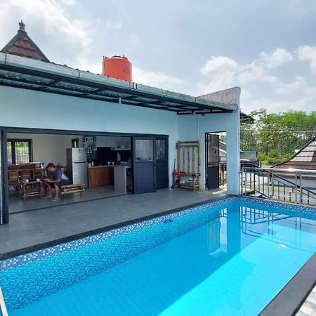 Pool Villa Saung Suluh Purwokerto Exterior photo