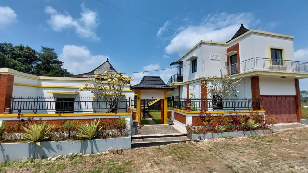 Pool Villa Saung Suluh Purwokerto Exterior photo